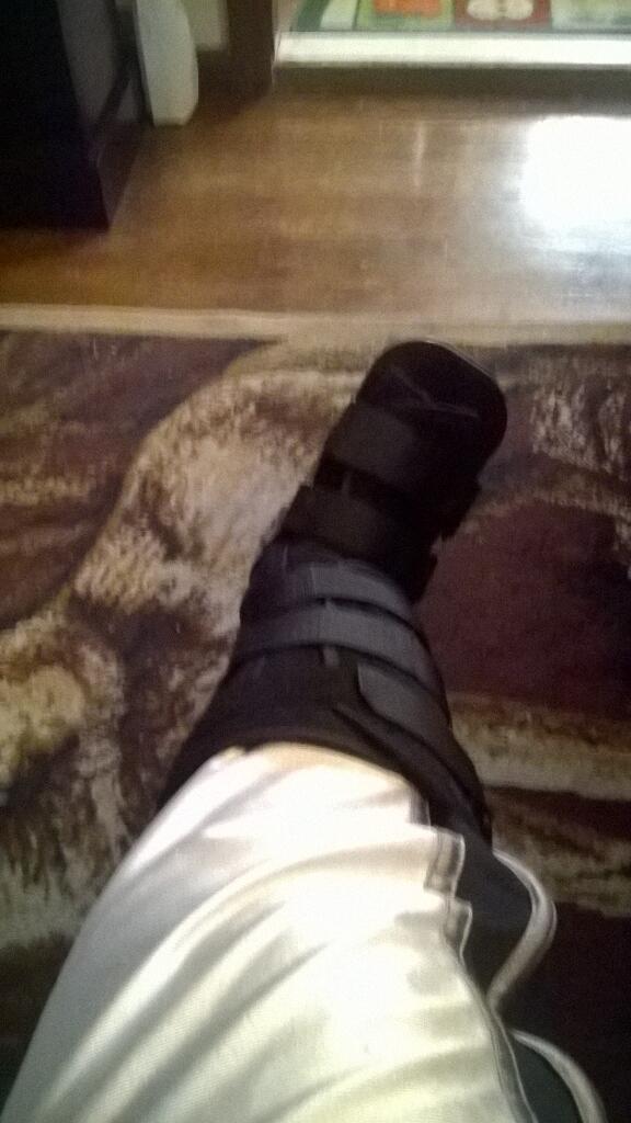 PheonixJLove's tweet image. The struggle. I hate this need to walk ASAP! #IndependentProblems