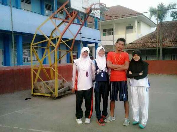 rieda_setiani's tweet image. #OneFirst