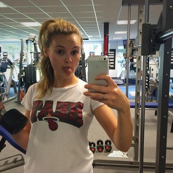 Niomi Smart Awkwardgymselfie Marcuswontbehappy Http T Co Gv9tntrsp8