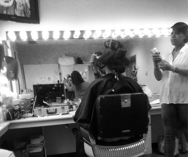 BeStrgStayStrg's tweet image. Nicole getting hair makeup before the Katie Show.