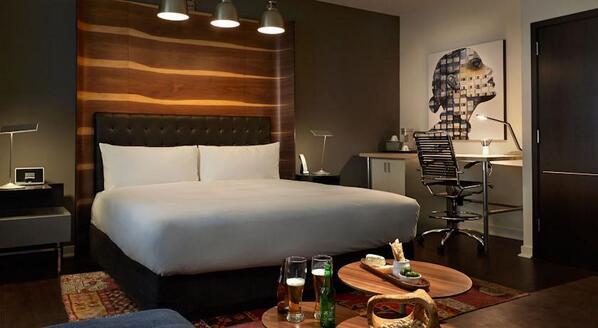 hotellook tweet picture