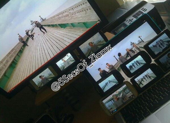 DayDreamxWithMe's tweet image. YOU AND I ON REPLAY #YouAndI  @onedirection