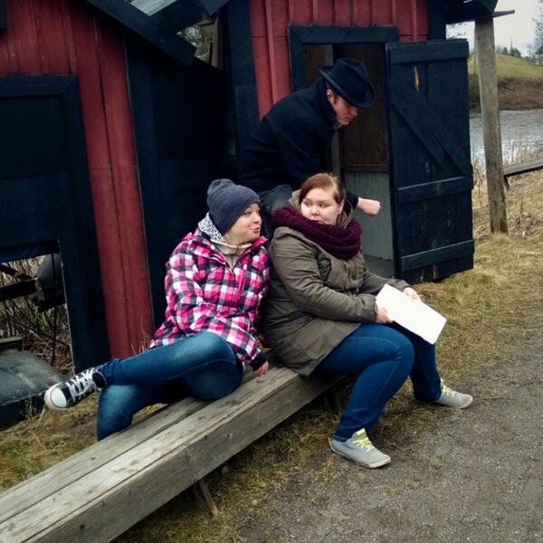 PertsajaKilu's tweet photo. Ulkoharjoituksissa saattaa olla kylmä, Tunteet käyvät kuumempina ;) Hämäräpuuhia ja lemmenhuumaa.Kuva @lllottis http://t.co/OwPM58m5j8