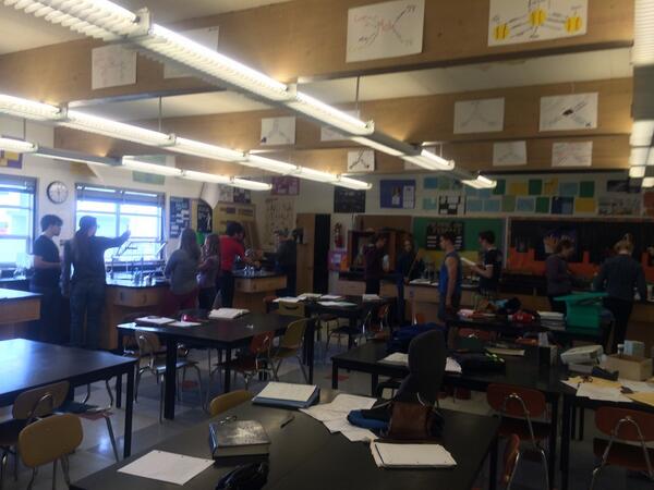 TheGoudeAbides's tweet photo. Last Friday lab of the year. These people are awesome. #ApChemHardCore http://t.co/o545vUAlUj