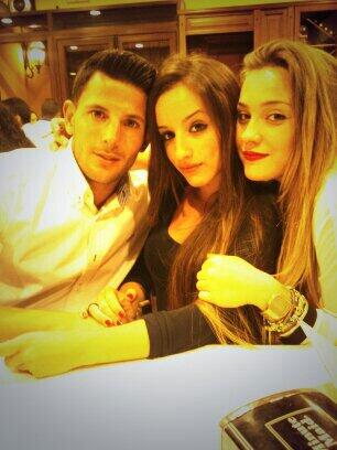 antoniofg23's tweet photo. A cenarrr jiji :)) #xikii @AnaDurn1 #tenemosmuchaambre!!! http://t.co/1iKpPhyE5G