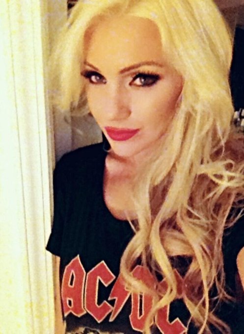 #ACDC💋 http://t.co/xBLEUjoItp<a href="/tag/acdc"class="tags">#ACDC</a>