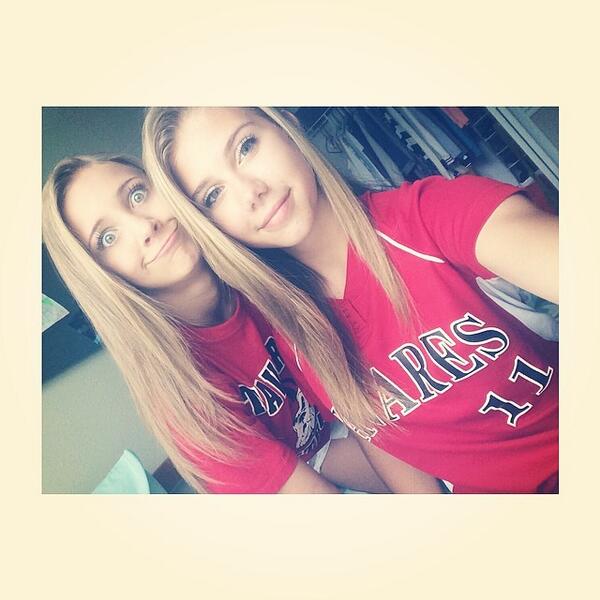 h_painter06's tweet image. She&apos;s always been my #1 supporter and my #1 best friend👯💛 #dysfunctionalfriendship #mysupportsystem @CiaraHare