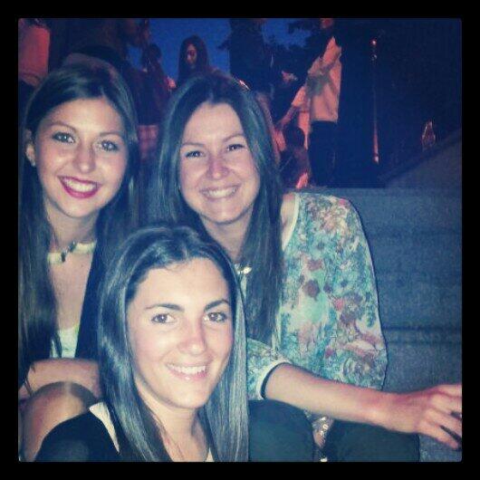 AngelesAsc's tweet photo. Miis gordas que siempre las qiero ver cn una sonrisa @Maralvasan @_pepiya http://t.co/r1WJi8W9FH