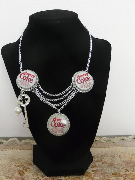 TheRecycleLine's tweet image. Multichain soda cap necklace For the ecofriendly people 
etsy.com/listing/186011…