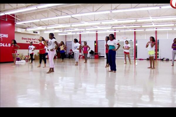 bringitkillit's tweet photo. "She got the gun, she pull the trigger. Y'all the bullets." #DD4L #CaptainKayla #FavoriteSayingsFriday http://t.co/t7iGtDuKm2