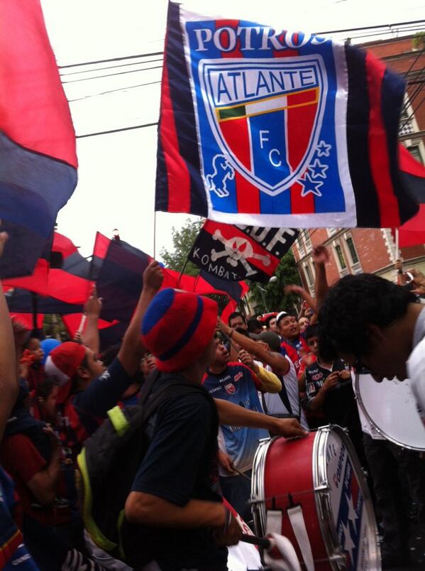 Sin importar la situación actual de Atlante, los seguidores festejan la fundación del club (Vía <a href="/abiflack/">abiflack</a>)