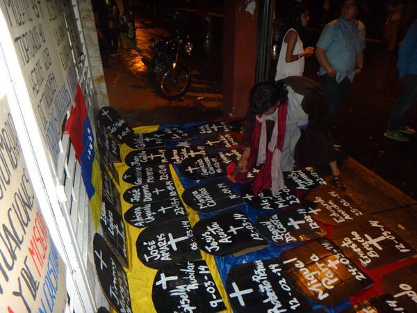 jesusbguerrero's tweet photo. #18A #LaParroquia #Mérida #PasiónViviente #JesusCristo #Pancartazo @meridalider @SOSUniVE1 @leoperiodista @mfguia http://t.co/MkPYydyBrq