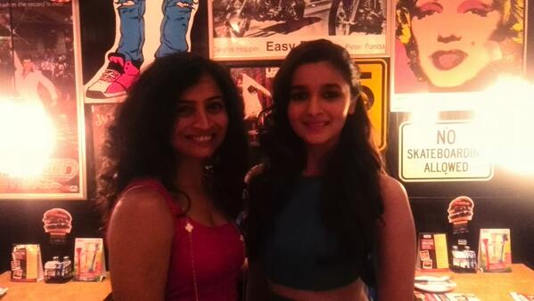 chetan_bhagat's tweet image. The 2 Ananyas of #2states. Anusha and Alia: