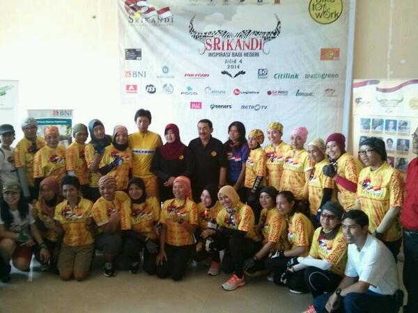 Foto bersama Bpk Wagub Mamuju setelah #21Srikandi melakukan Press Conference <a href="/Toto_B2W/">Toto Sugito</a> <a href="/BNI46/">BNI</a> <a href="/univ_budiluhur/">Univ. Budi Luhur</a> <a href="/jiexpo/">JIEXPO</a>