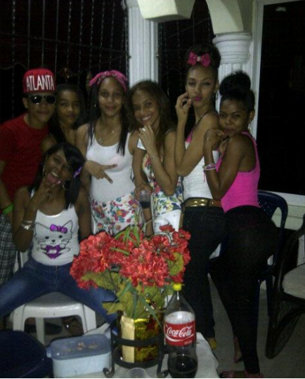 SaritahCloe's tweet photo. esos recuerdos q nunca se olvidan xD @_BiBiRulay_ @_BeBeRulay_x3 @Topoyiyo_x9 @NanaKoketona @PerlaTeAmo_x5 q fea yo:( http://t.co/yzYbyGcqVV