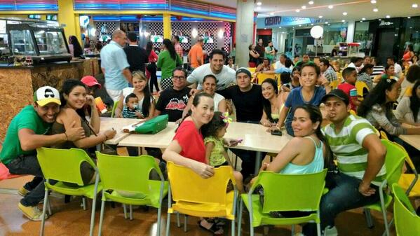 KIKEDIAZNOGUERA's tweet photo. @kevin_coba @jossymargomez @Roosmeryy @betodiaznoguera @adrianacanob @kryssdiaz @stidiaz gracias por estar en flia. http://t.co/XWhcE3BDDS