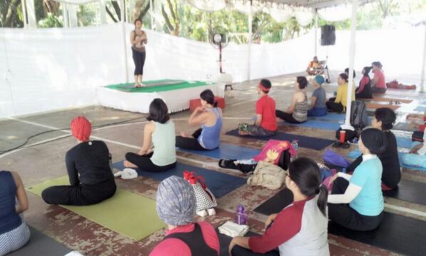 vradiofm's tweet photo. "Jika pikiran masih resah, artinya masih ada celah utk rileks"- @dasmaran #yogfest2014 http://t.co/5v61Q7P9uy | via @SocialYogaClub