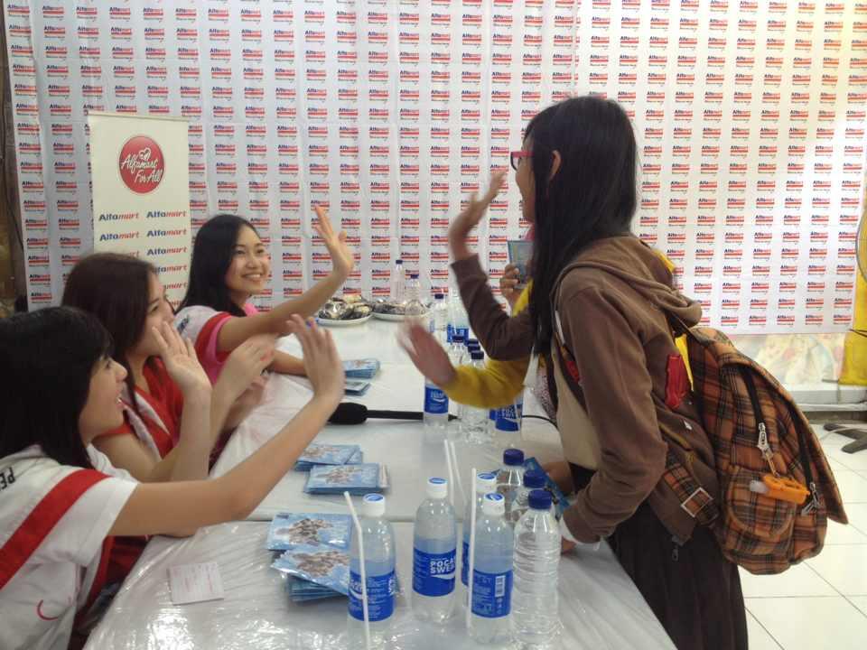 Shinta, Vanka, dan Triarona sapa penggemarnya di Malang/JKT48 Official Twitter©