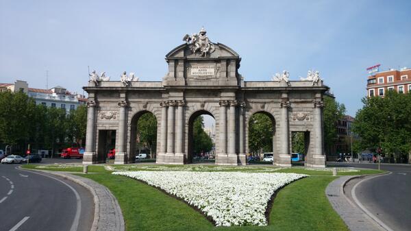 Ivan0110's tweet photo. Visita turistica  por madrid con mi niña @Ana9114 http://t.co/WuiYn1iZyW