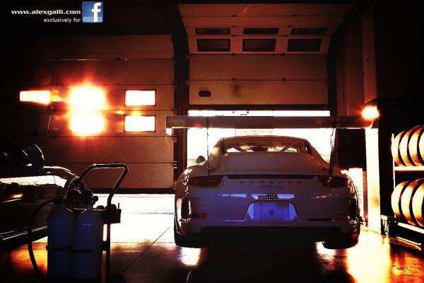 AlexGalliAG's tweet photo. si alza il sipario sulla @CarreraCupItaly http://t.co/9LUny9KMVw