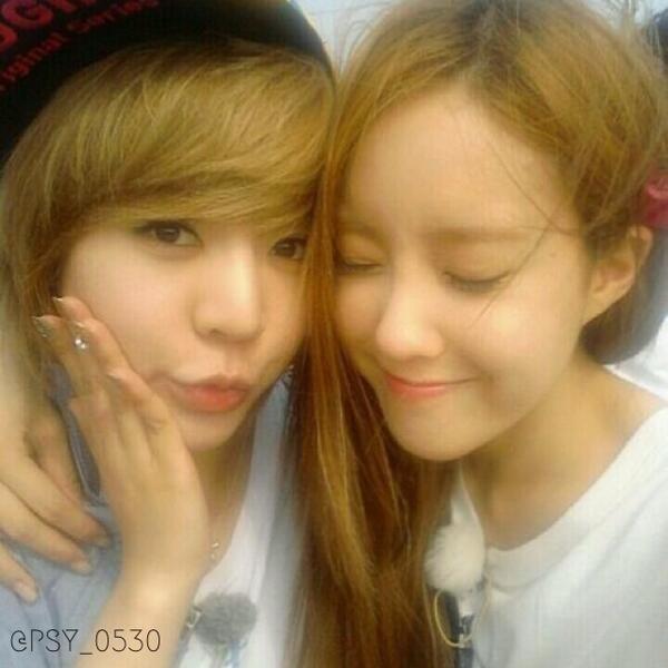 PSY_0530's tweet photo. ❥❥「青春不敗」で 初めは目立たなく、少女時代のサニーにずっとくっついていたため、ついたあだ名は「屏風 (びょうぶ) 」
https://t.co/s280waIbwF