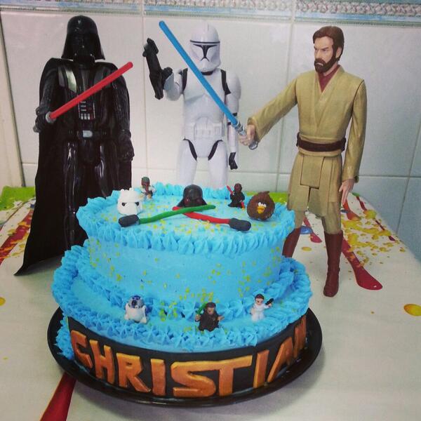 Lasgt's tweet photo. Tarta de star  wars http://t.co/26xm6WnLkY
