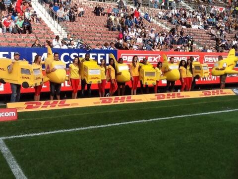 DHLAfrica's tweet photo. These lucky fans get to race in tonight's #DHLDeliveryRun thanks to The #DHLWPFaithful, for R1000 cash! http://t.co/qWxWW3V5JN