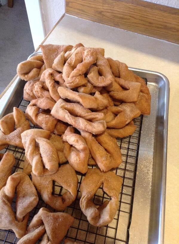 janjanvank's tweet photo. Good Friday growing up tradition: #schlitzkeuchla http://t.co/xQJh7ALv35