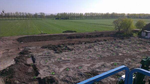 DeLingehof's tweet photo. En zo ziet de bouw en het land eruit vanaf een hoogwerker! http://t.co/ovBl8jr0FZ