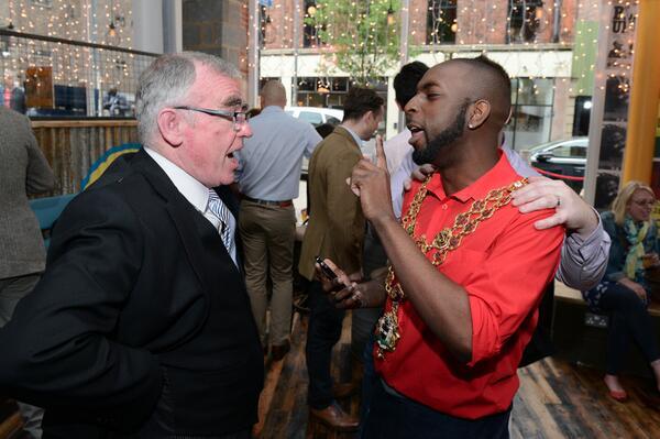 BrumLordMayor's tweet photo. @EdBagnallPhoto @Turtlebayuk No matter what you say or ask, I DON'T DO SELFIES, Final!!!!!!!!! http://t.co/yEU24COwhT