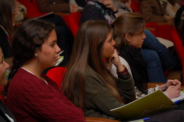 cmgoimendi's tweet photo. @IsaVillarroya @rosags93 y @laura_glezp atentas en @Univ_Forum http://t.co/ur5JRkp6BP