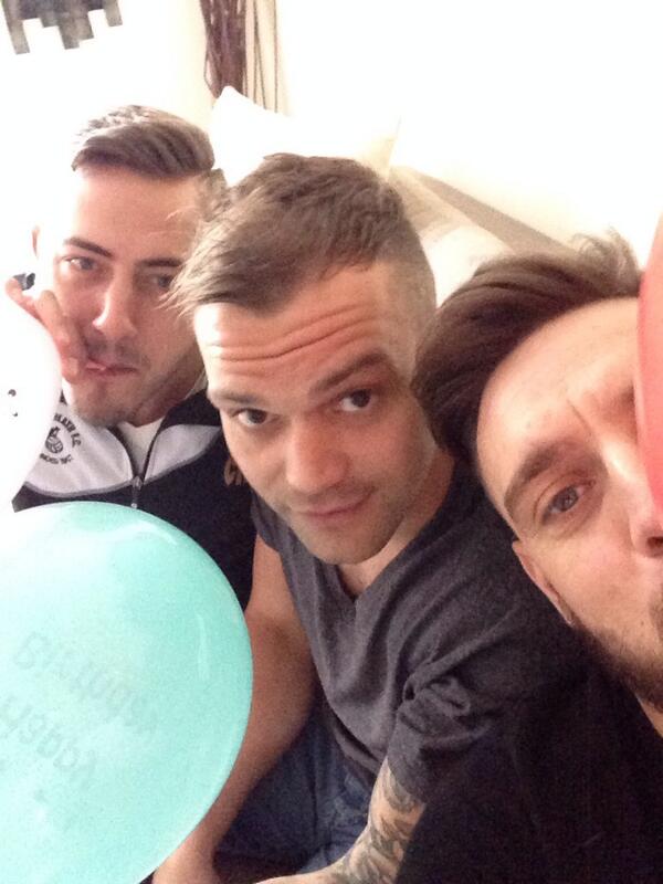 Pre match warm up @wezawad @SpursMaybury <a href="/Draps_4/">Drapes</a>