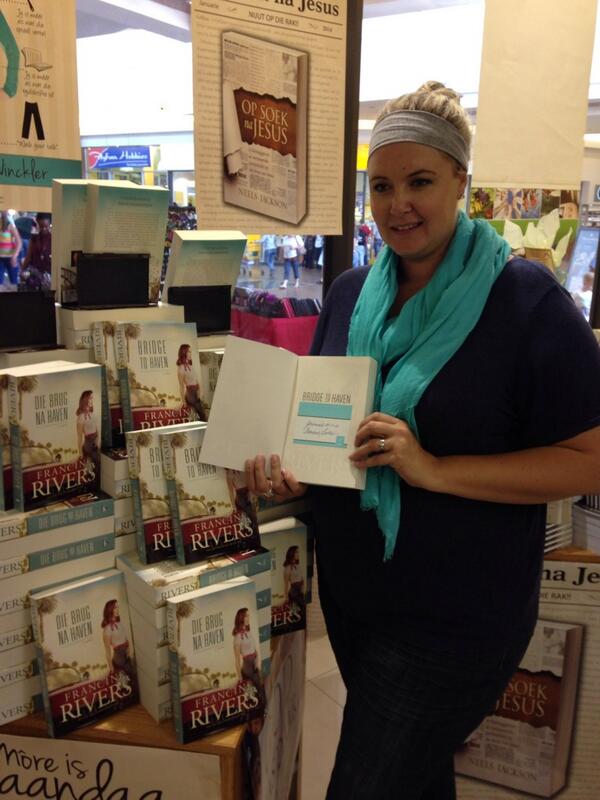 En toe is my vrou die 1ste koper van Francine Rivers se nuwe boek.Toe kry sy sommer 'n getekende boek deur Francine.
