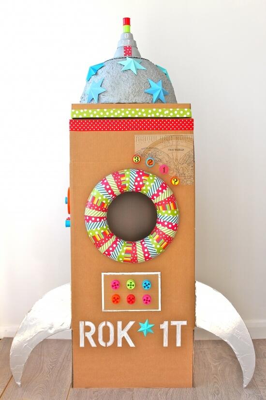 EvioPro's tweet image. Sudah siap berfoto di cardboard photo booth ini? *klik* show your best cute pose #BoothIdeas