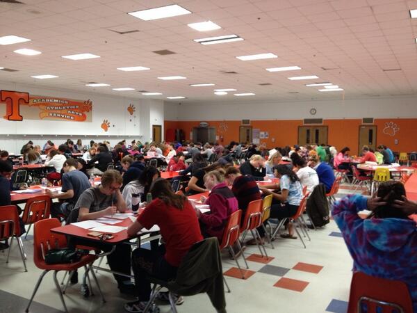 angieseiders's tweet image. “@A_Groundling: @YCSD @#orangeroom@ycsd14. THS Mock AP English test early Sat morning.  #APEng #rainy#donuts http://t.co/1hsmmTnIgu”