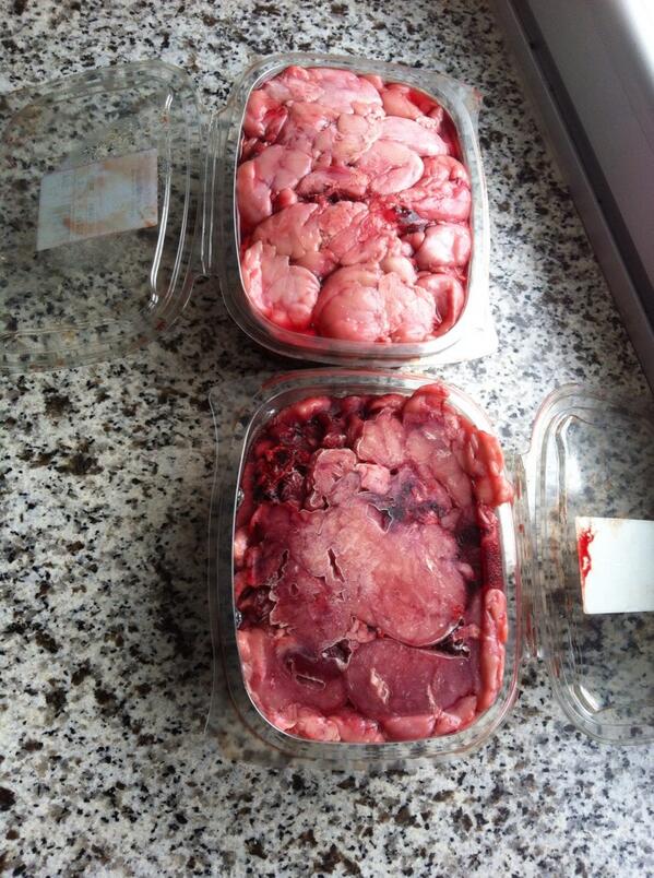 cimbrelaker's tweet photo. Mollejas de cerdo @robinfood 2,3 kilos entre tres esto va ser una película Gore en toda regla #Ummmmm http://t.co/9MefWvrSTC