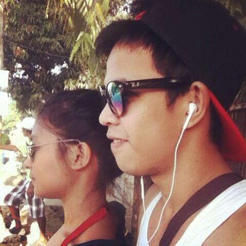 AlexcorpuzAlex's tweet photo. Con ella:)#tener un buen tiempo. Te amar esta sombrero el cabeza:) http://t.co/4X1lEJbqqP