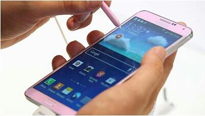 adelladellaide's tweet photo. Galaxy Note 3 Neo yang warna soft pink ini lucu.. matching banget sama dress baru gue >.< #Note3NeoCreatiCity http://t.co/XYZBeKA1YS