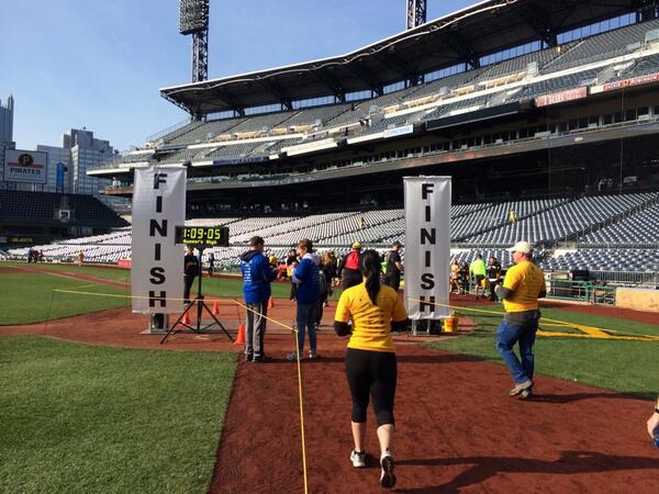 ThePittFan's tweet photo. At the finish line for the @pirates #5KHomeRun http://t.co/7yVxnDfDcl