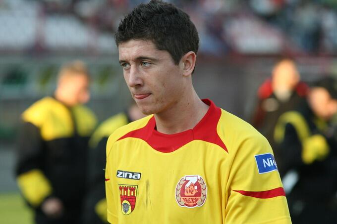 He Played for Them? on Twitter: "A young Robert Lewandowski turning out for Znicz Pruszków where he scored 21 goals in 32 games. http://t.co/4MUoWLeHoD" / Twitter