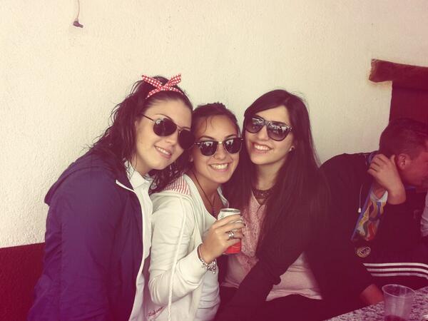 LozanAngela's tweet photo. Comencemos el sabadete @PuraRG9 y @albagm92 ;) http://t.co/f0l6HNdqiy