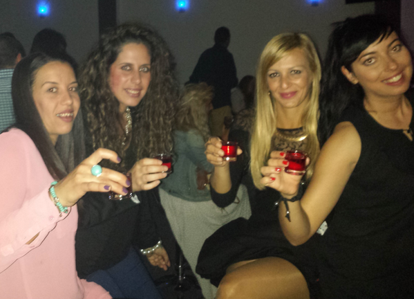 Lmp_05's tweet photo. Buena noche en @IndaloPubL  con buenisima compañia @86Chari  @carmenjimenezro @mangeles_CB http://t.co/ZSZJuIizDa