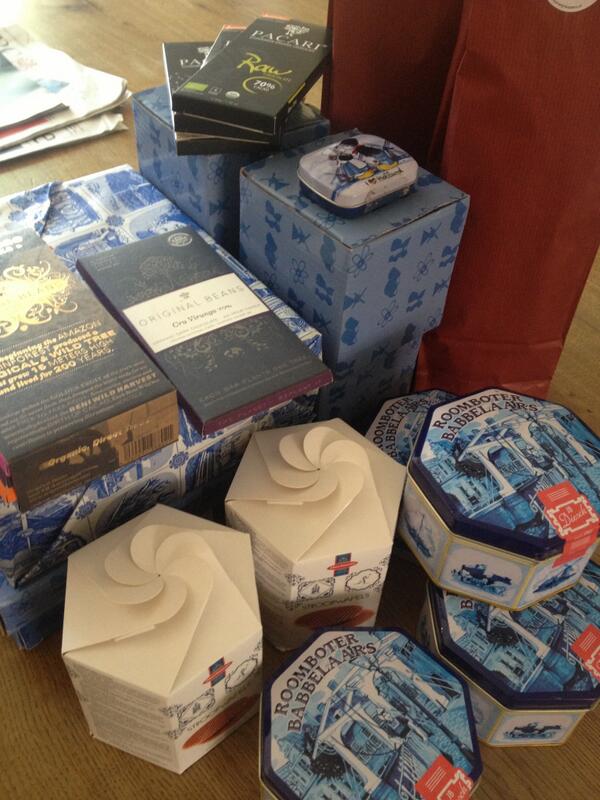 OriginTrips's tweet image. Net terug van Darjeeling/Nepal en alweer aan het shoppen voor onze gastheren in Taiwan! Taiwan Tea Tour 2014!