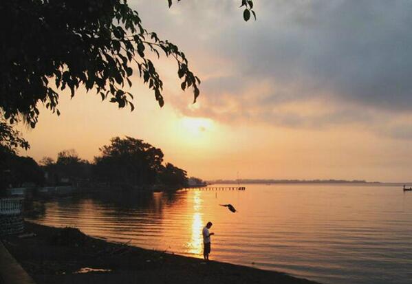 Aqui les dejo una bella imagen de mi tierra, El Estor, Izabal