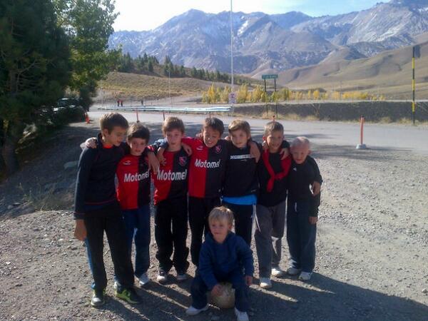 EleGior's tweet image. La banda esta, nunca se fue..alentando a la lepra en Las leñas