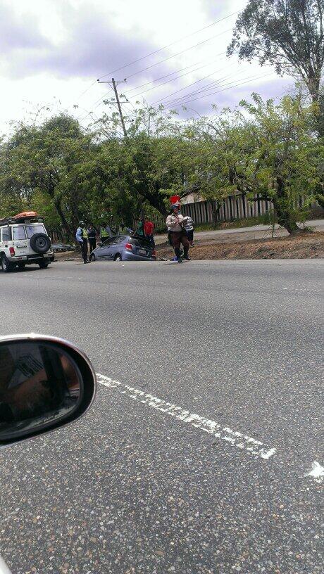 IDPZ's tweet photo. @trafficVALENCIA accidente en la autopista en frente del Forum d valencia. Colaaa http://t.co/BXtwUEM7tf