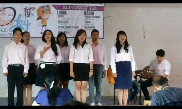 mayaajaa's tweet photo. Vokal grup kebanggaan..PMKF Pariwisata!!Thank you Lord!! @Jull_simon @irenalyd @ezterajakatanya http://t.co/hvkTmCNxGi