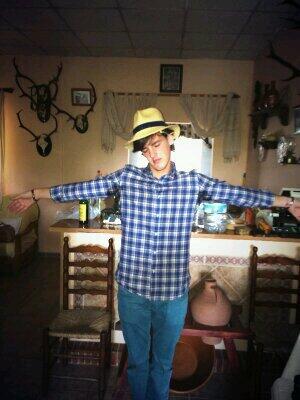 Espantapájaros noel meando por los sobacos...!!!