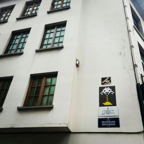Invaderblog's tweet image. A peeing Invader from last year's invasion of Brussels #invaderwashere