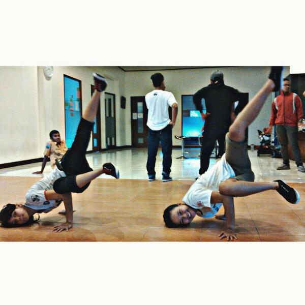 anggunclara14's tweet photo. With sefa {} :* http://t.co/0Lk6Ki8Obo